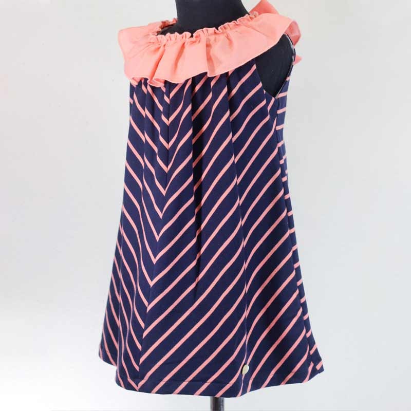 Vestido niña punto rayas combinado lino coral con volante de Bas Martí