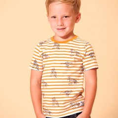 niño con camiseta tigres sturdy