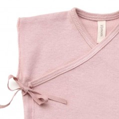 detalle camiseta primera puesta cruzada rosa de lillymom