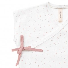 detalle camiseta primera puesta bebe lillymom crudo y rosa