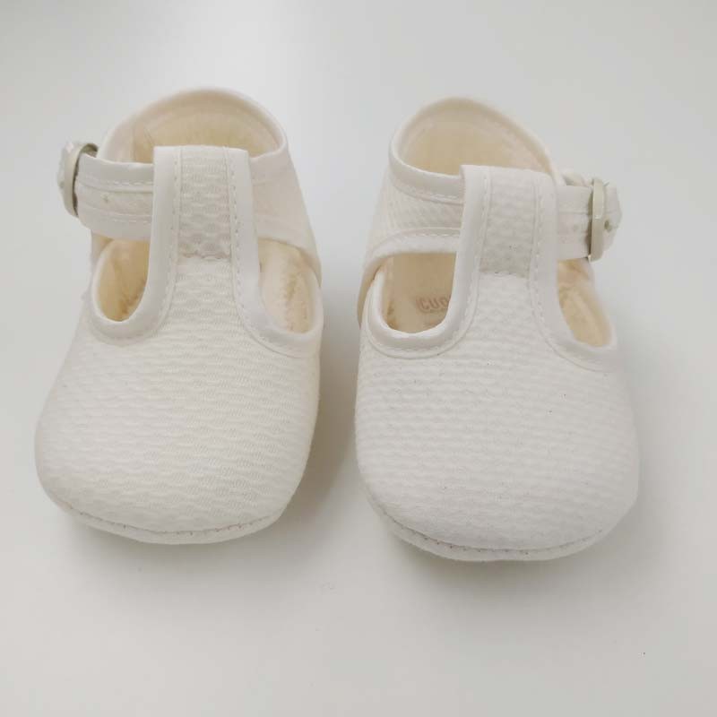 Zapatos bebé de tela beige de Cuquito