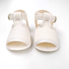 Zapatos bebé sandalia beige de Cuquito