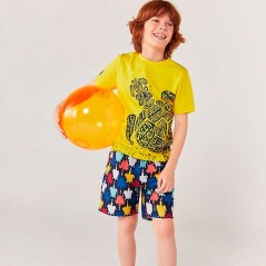 niño con camiseta amarilla de tortuga boboli