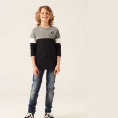 niño con camiseta garcia jeans manga larga gris