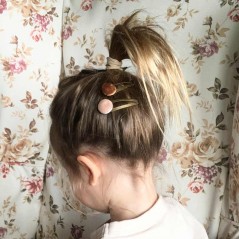 Gancho clip para el pelo niña de Le petit 6 mostaza