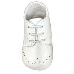 detalle zapatos bautizo de bebe con cordones cuquito