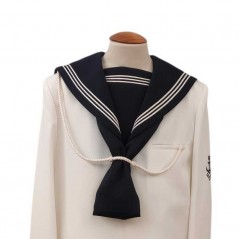 detalle traje comunion marinero blanco y marino