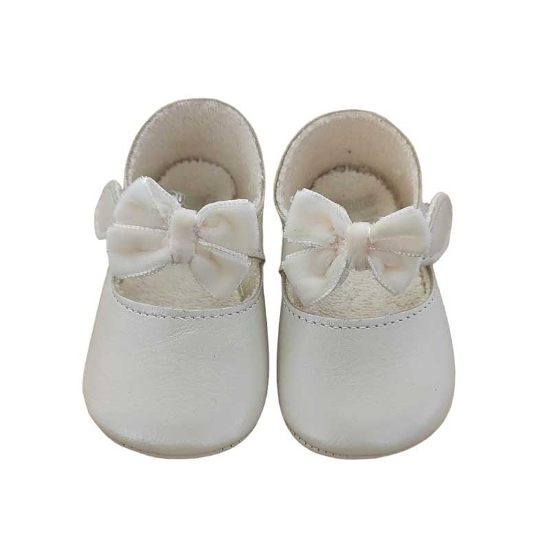 Zapato bebé niña beig nacarados con lazo de Cuquito