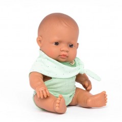 Muñeco de bebé latinoamericano con peto verde