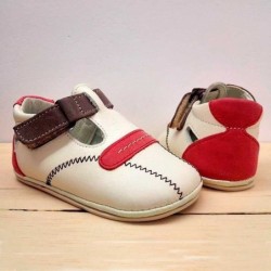 zapatos bebe de piel beig y rojos