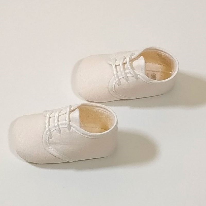 Zapatos bebé de lino crudos con cordones de Cuquito