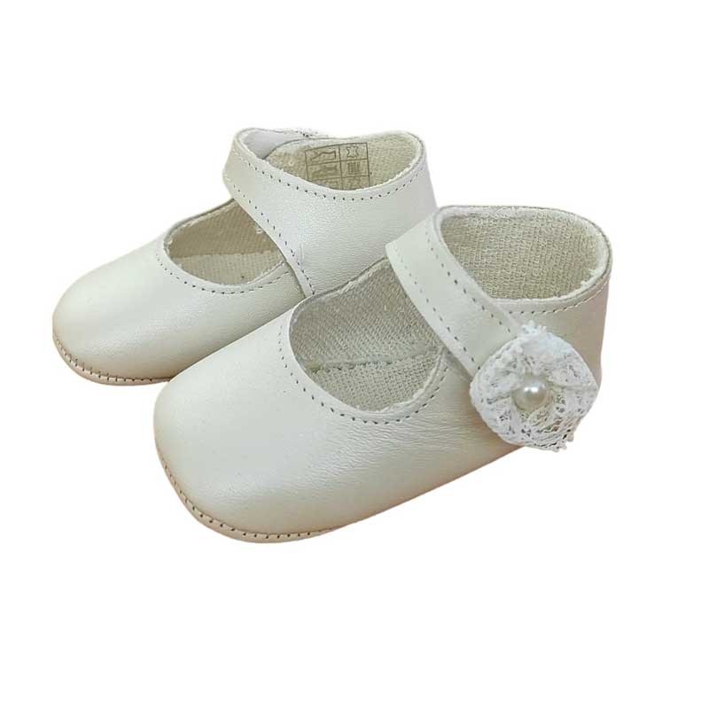 Zapato bebé niña Cuquito beige nacarados y puntilla flor