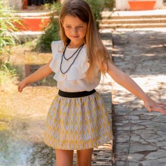 Conjunto niña de blusa y falda estampado mostaza de Pilar Batanero