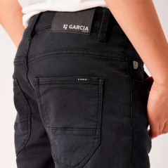 Bermuda niño negro elástico de Garcia Jeans