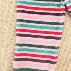 Pijama de niña a rayas de colores y gris de Bóboli