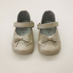 zapatos bebe niña nacarados con lazo de leon shoes