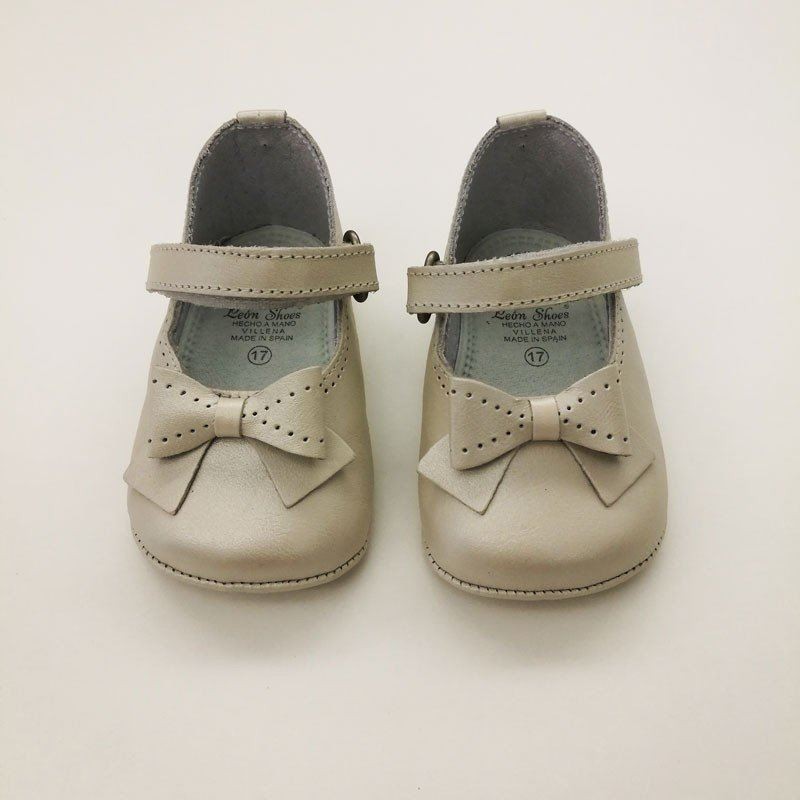 Zapatos de bebé niña  nacarado beige con lazo de León Shoes