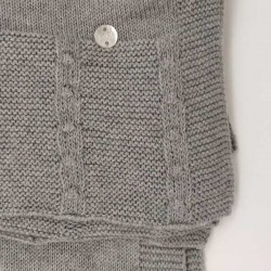 Manto punto tricot en gris plata de Paz Rodriguez