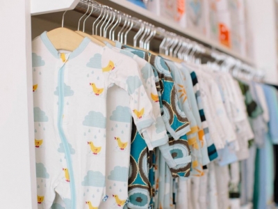 Cómo elegir las tallas ropa bebé para que duren